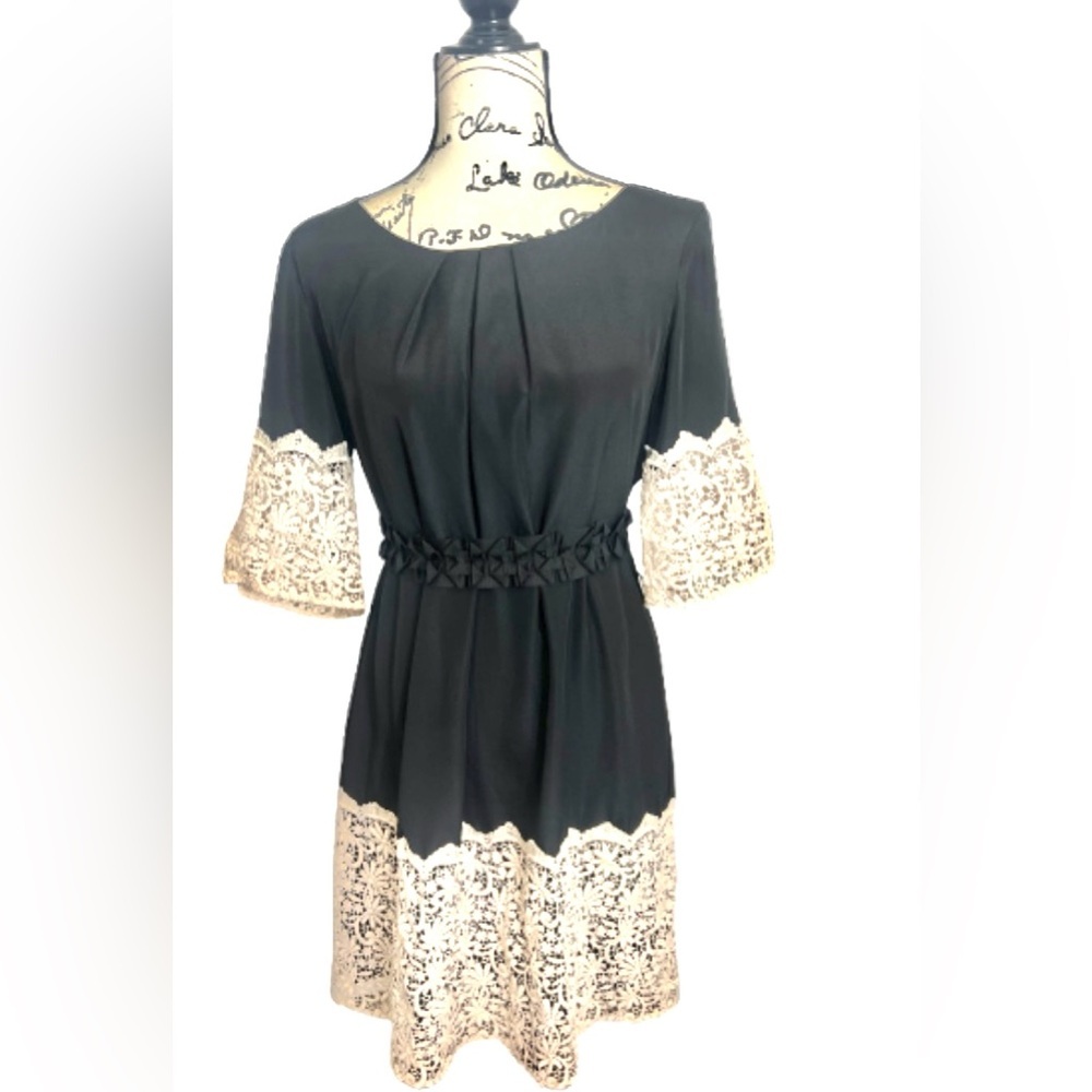 Gianni Bini Black and Cream Lace Cottagecore Whimsical Midi Dress‎